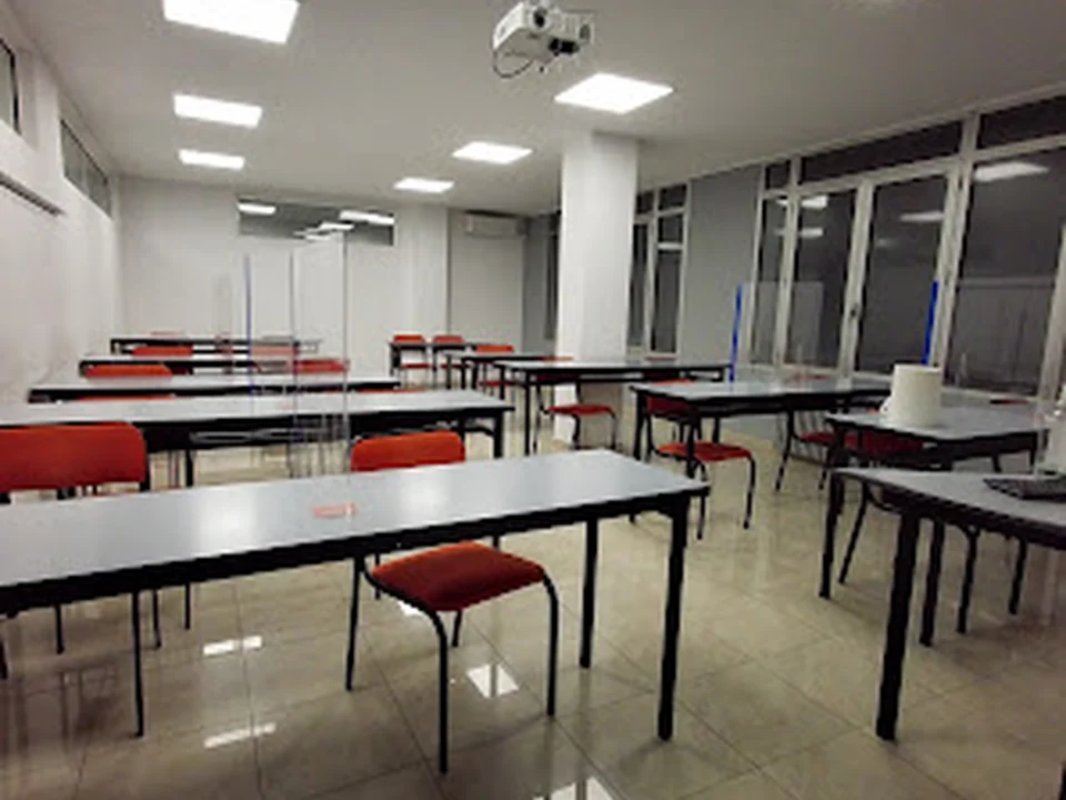 Udypol - Academia de preparación Oposiciones Policía Nacional y Guardia Civil